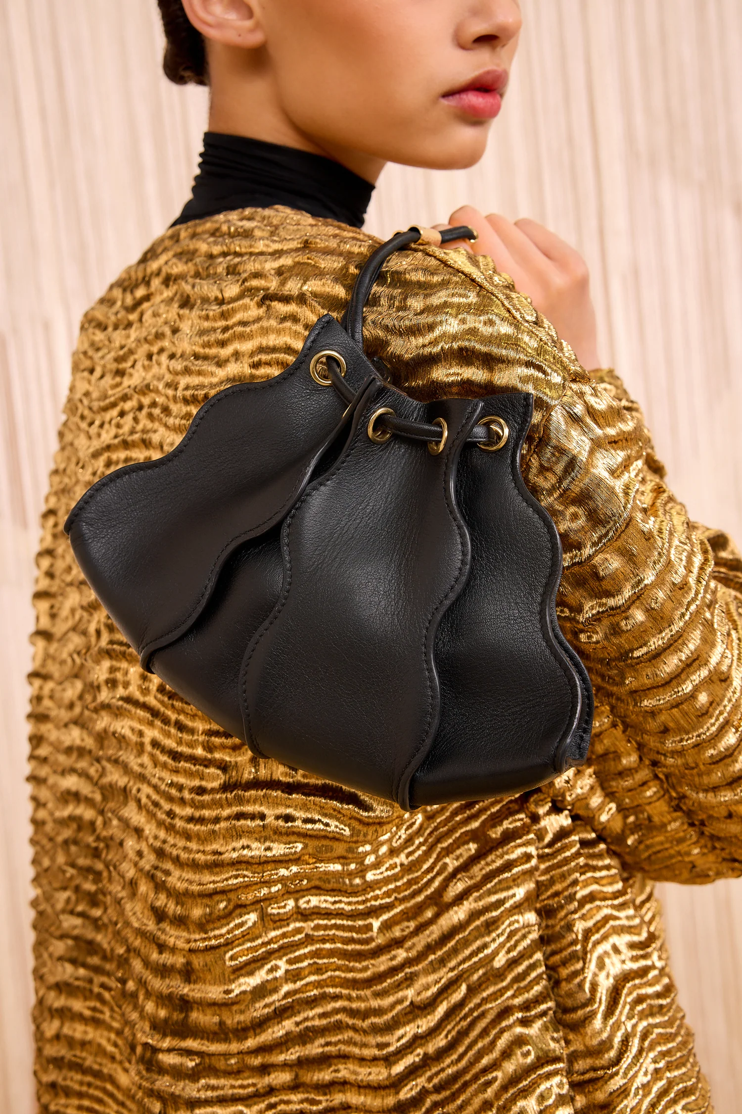 Adria Small Crossbody - Noir - Image 7