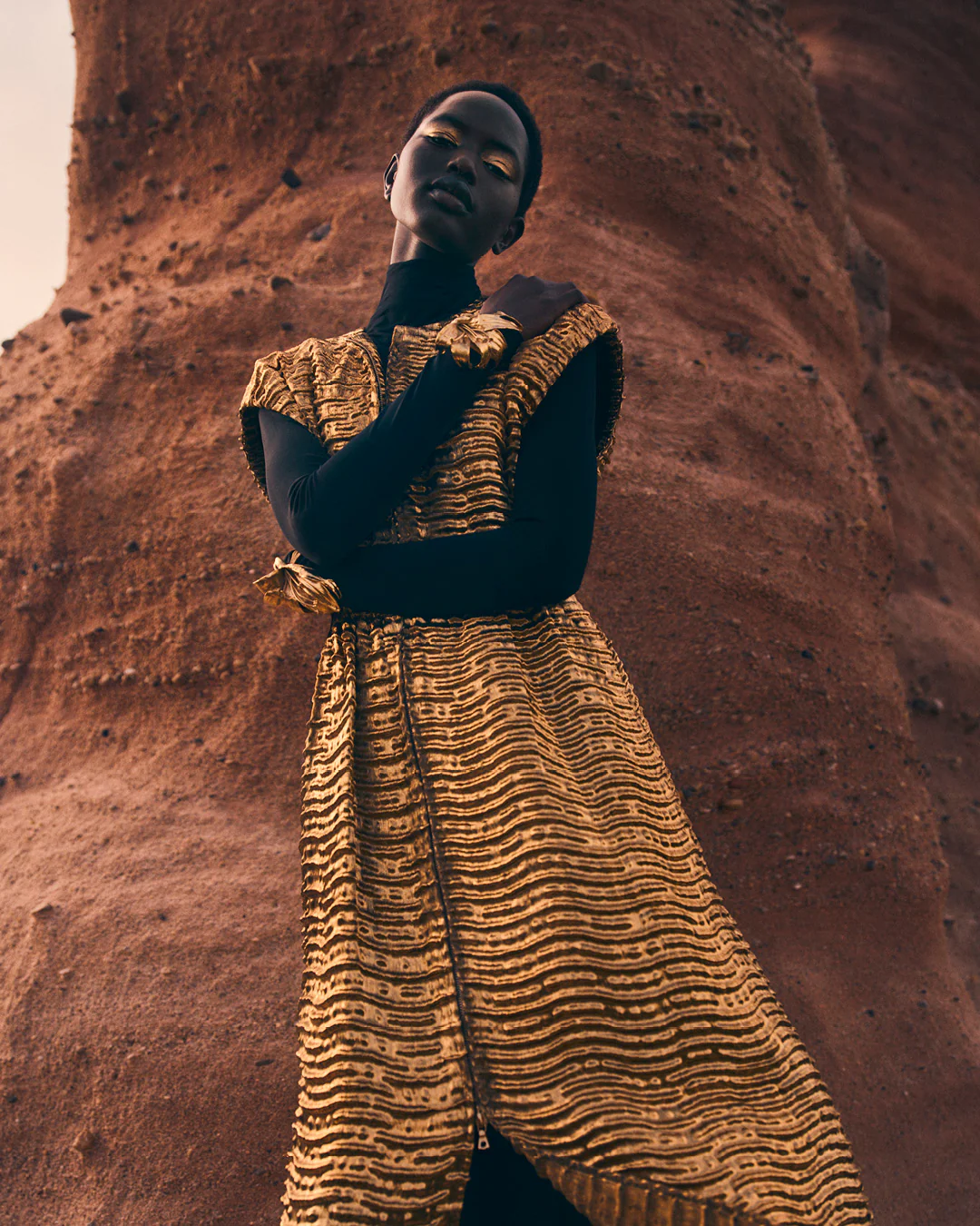 Agathe Metallic Short Sleeve Coat - Oro - Image 7