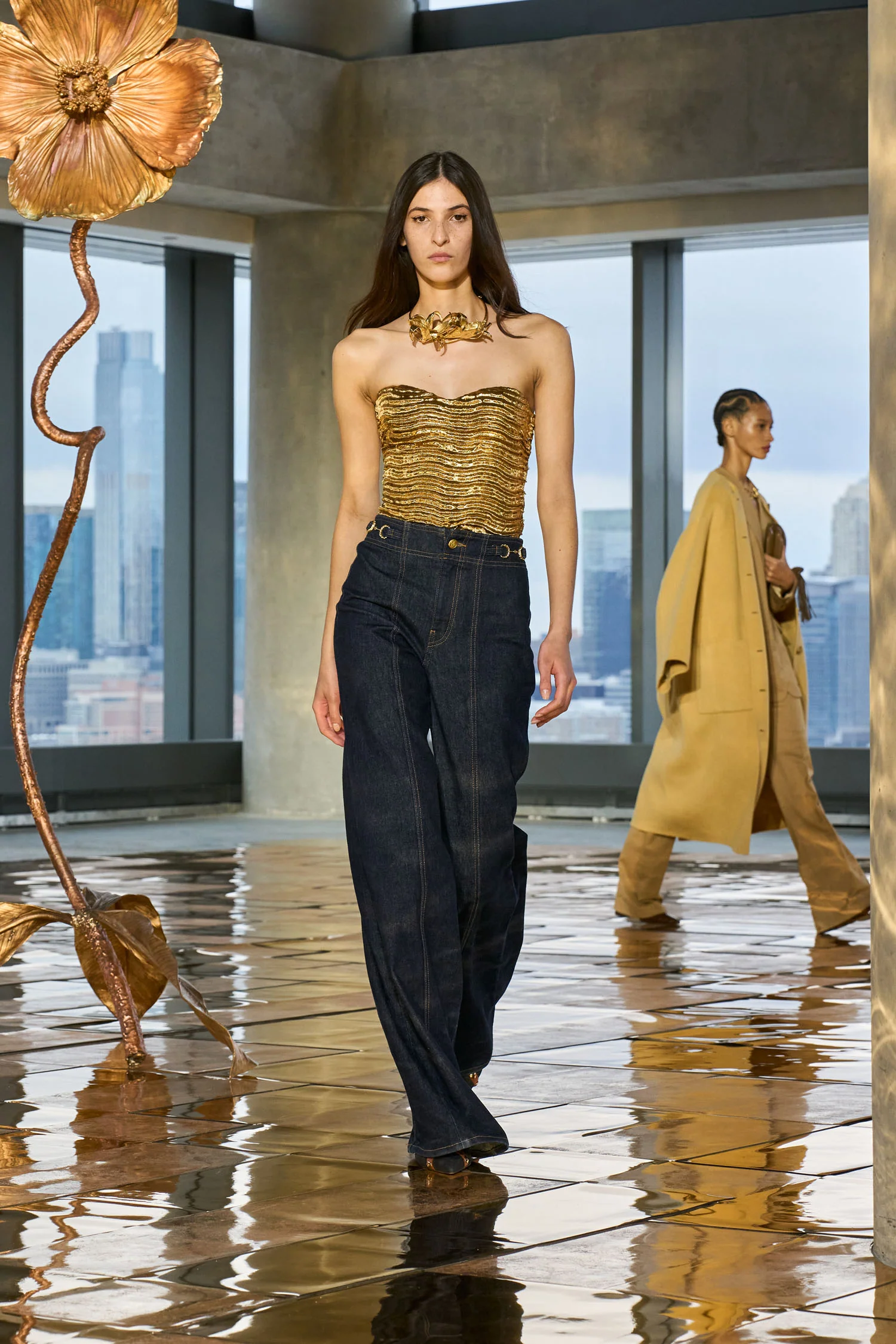 Heleen Metallic Cropped Bustier Top - Oro - Image 5